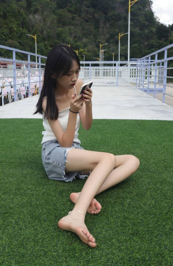 图片[1]-休闲清爽穿搭少女，简约又有气质。-美图馆